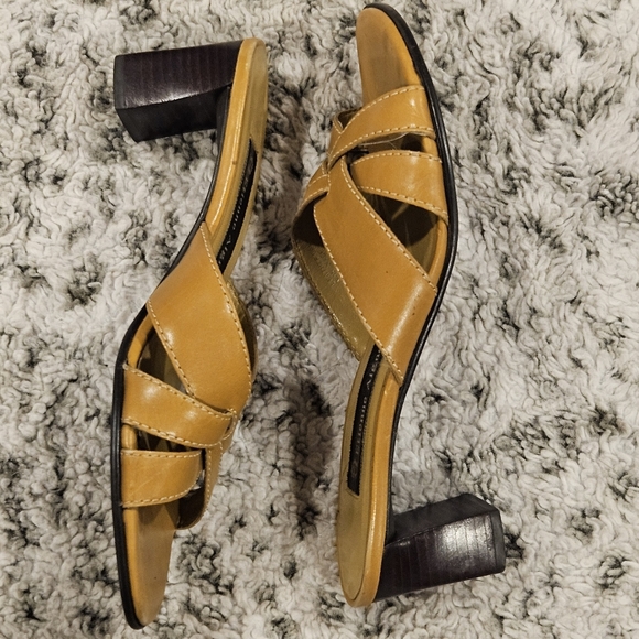 Etienne Aigner SZ 5.5 Tan Leather Open Toe Slip On 2.5" Heel Sandal Shoe - Picture 6 of 12